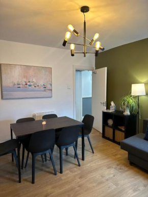 Modern & Spacious Central Apt